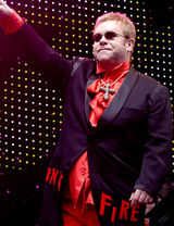 Concertul Elton John la Bucuresti amanat cu o saptamana