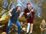 AC/DC ar putea anula un concert din cauza bombelor din razboiul mondial
