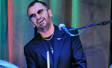 Autografele lui Ringo Starr ajung la vanzare pe eBay