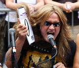 Sebastian Bach inregistreaza alaturi de tobosarul Guns N Roses