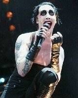 Politia a intervenit in forta la un concert Marilyn Manson