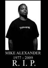 Evile organizeaza doua concete in memoria basistului Mike Alexander