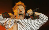 Solistul Sex Pistols va lansa un nou album Pil. Daca va avea bani