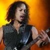 Chitaristul Metallica si-a sarbatorit ziua de nastere     pe scena (video)