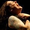 Solistul Korn canta la Download Fest