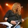 Dave Mustaine imparte cafea fanilor