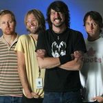 Foo Fighters au sustinut primul concert in garajul unui fan (video)
