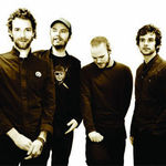 Solistul Coldplay purta rochii in adolescenta