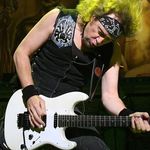 Chitaristul Iron Maiden se gandeste la lansarea unui album solo