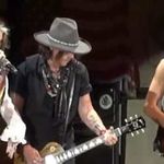Johnny Depp din nou pe scena alaturi de Aerosmith (video)