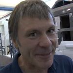 Bruce Dickinson viziteaza hangarele Boeing din Seattle (video)