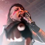 Marilyn Manson s-a prabusit pe scena (video)