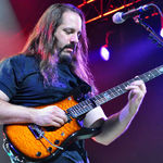 Astazi il sarbatorim pe John Petrucci