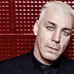 Till Lindemann de la Rammstein a interpretat mai multe personaje intr-un spot publicitar pentru un site din Germania
