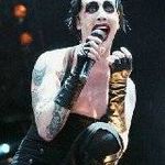 Politia a intervenit in forta la un concert Marilyn Manson