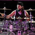 Pentru ultimul turneu Twisted Sister, in spatele tobelor va fi Mike Portnoy