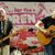 David Gilmour si Roger Waters din nou impreuna pe scena (foto) David Gilmour si Roger Waters din nou impreuna pe scena (foto)