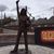 Scotienii i-au facut statuie lui Bon Scott (AC/DC) Scotienii i-au facut statuie lui Bon Scott (AC/DC)